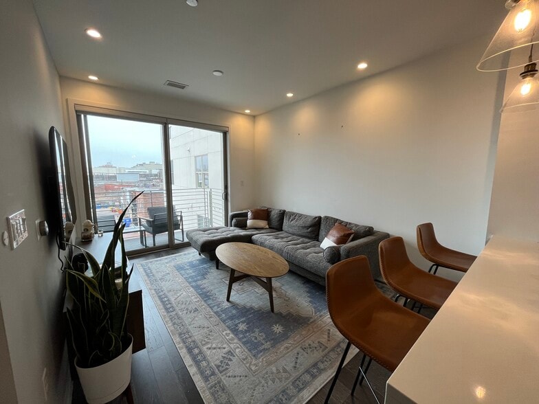 Building Photo - 1350 Maryland Ave NE