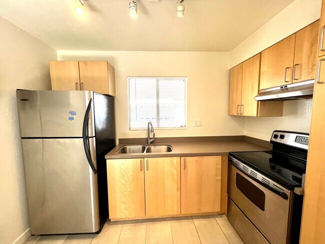 Building Photo - Arcadia-Biltmore area apartment -- MOVE IN...