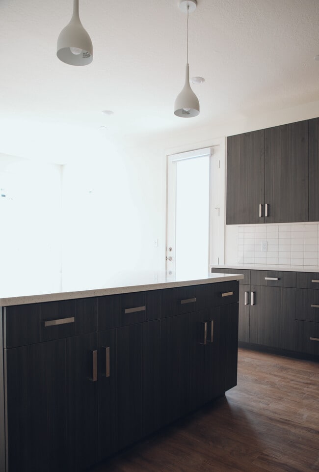 Building Photo - Valora
