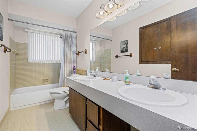 Building Photo - 9510 Beechcrest St