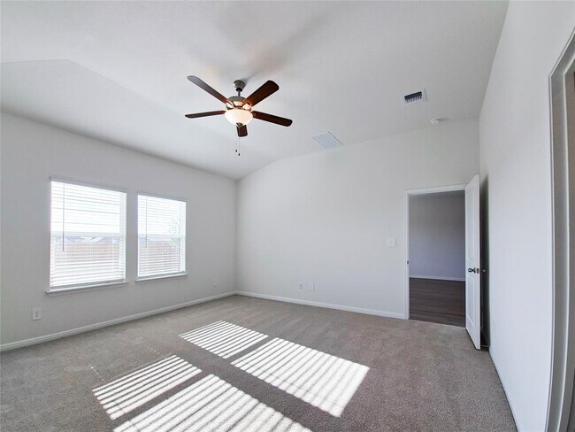 Building Photo - 136 Holmby Dr