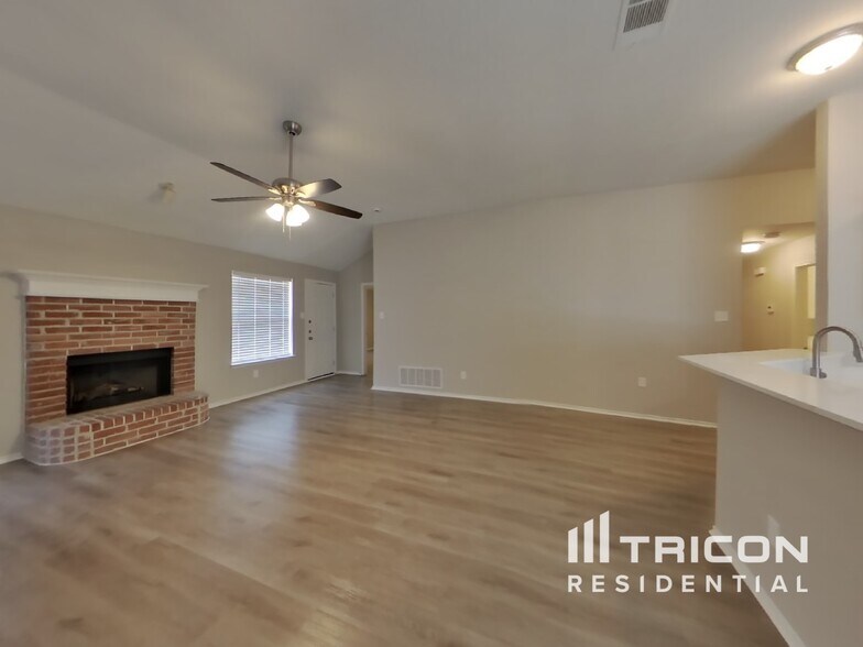 Building Photo - 1505 Nightingale Ct