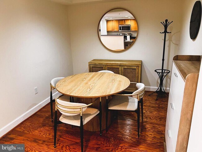 Building Photo - 1220 N Fillmore St