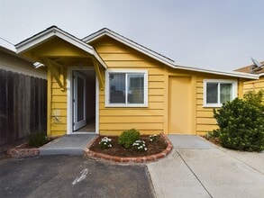 Building Photo - Adorable Remodeled Cottage in Seaside