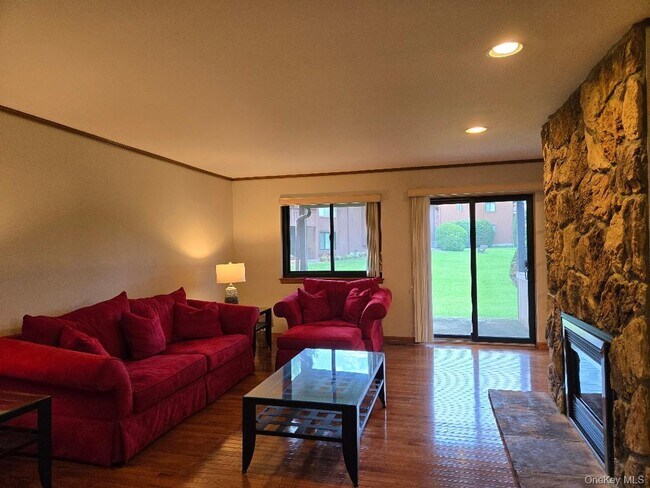 Building Photo - 731 Panorama Dr