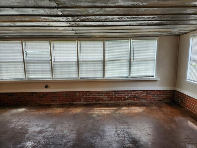 Building Photo - 211 Edgewood Ave