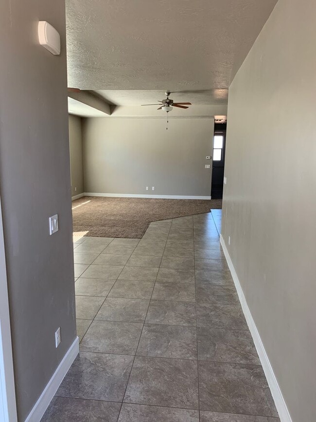 Building Photo - Beautiful Home in Hurricane