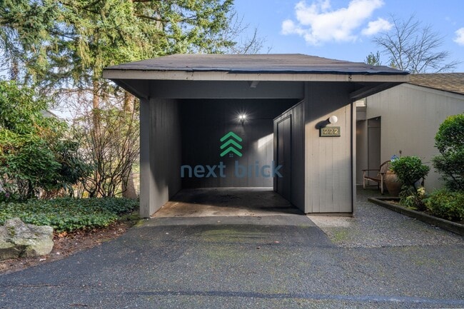 Building Photo - 2 BED & 1.75 BATH FOR RENT