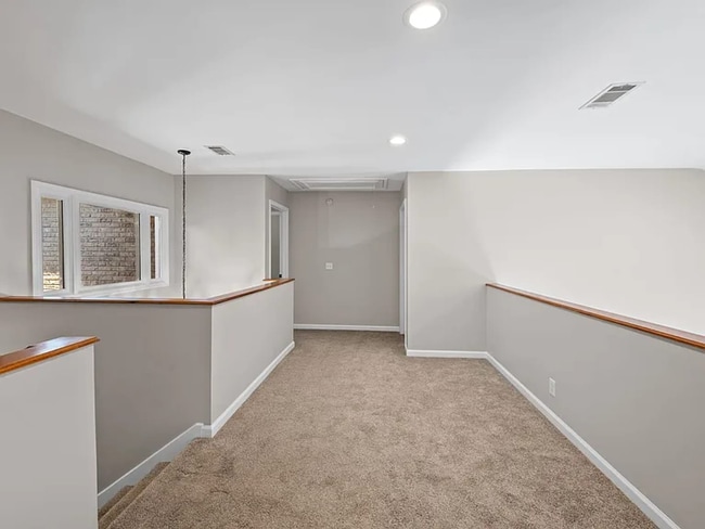 Building Photo - Great 4BR Bellevue Home