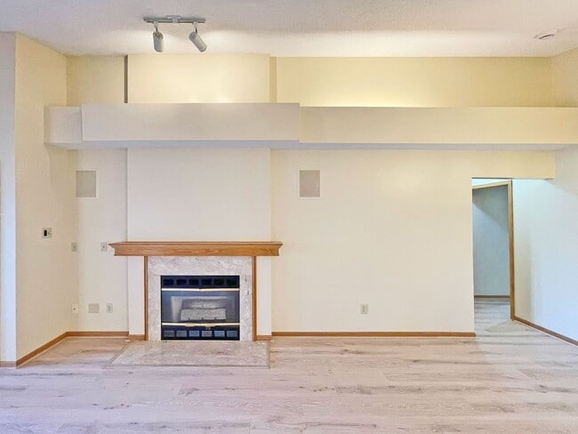 Building Photo - Luxury Maintenance-Free **One-Level Living...