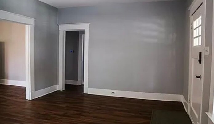 Living room - 515 W Agarita Ave