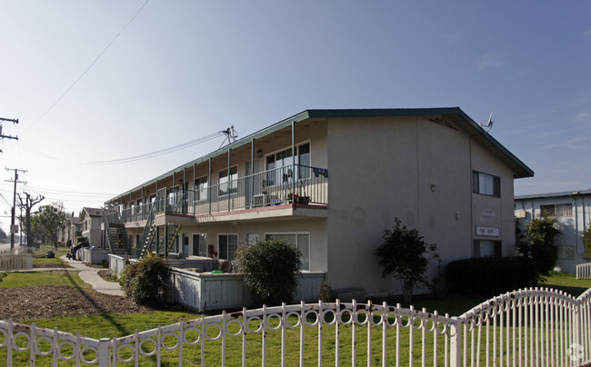 Primary Photo - Saratoga Park Apartments