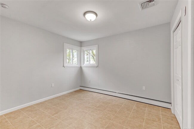 Building Photo - 675 S Long Beach Ave