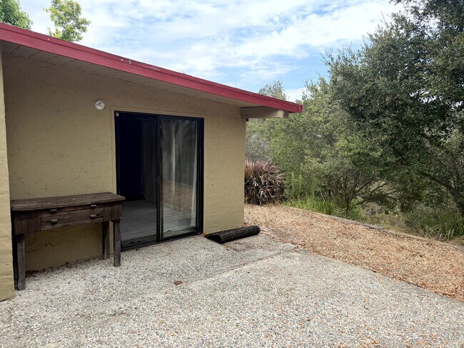 Building Photo - 1101 Elkhorn Rd