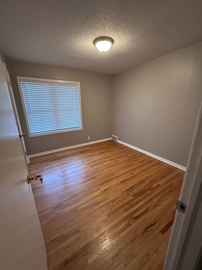 Building Photo - 6024-6026 W 35th Street