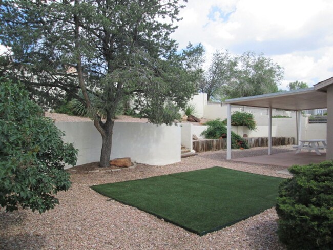 Building Photo - Four Beds in the Foothills