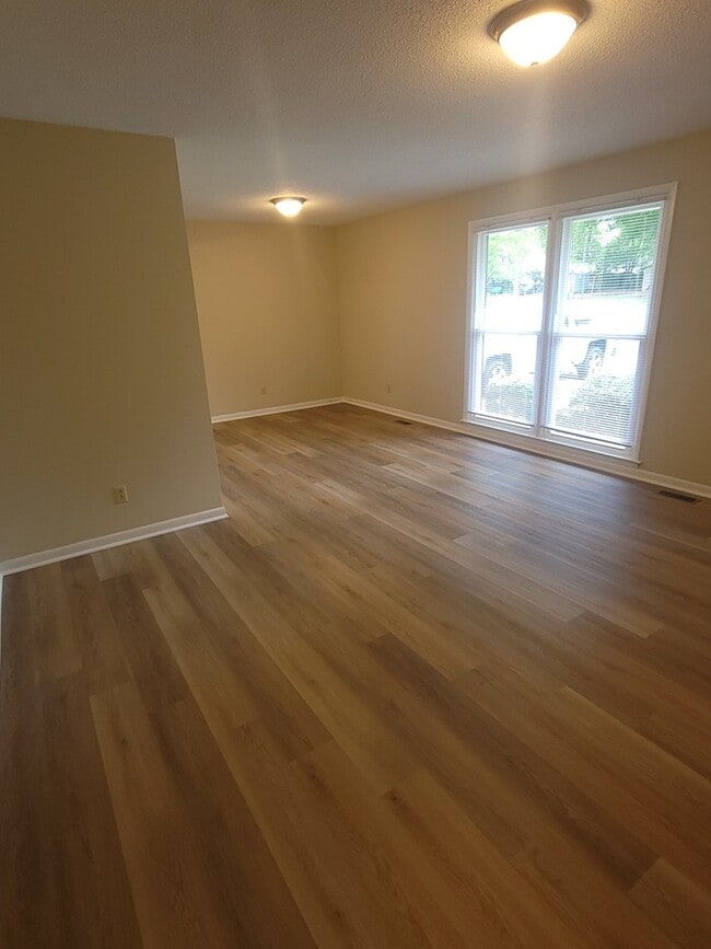 Building Photo - 1301 Fowler Dr