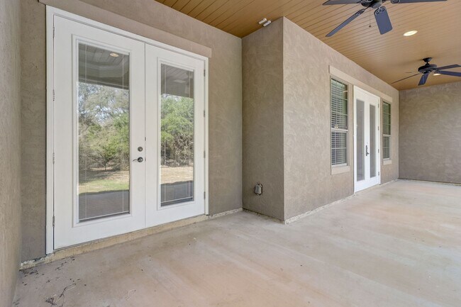 Building Photo - July Move-In Special - Spring Branch Oasis...