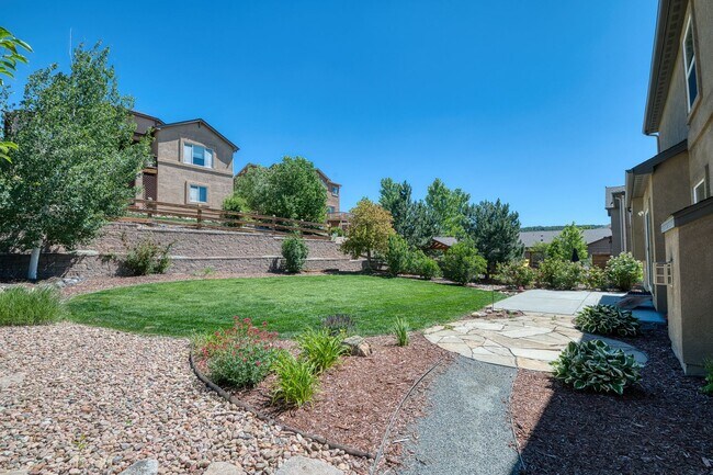 Building Photo - Beautiful 6 bedroom, 3 1/2 bathroom, 3-car garage - solar panels & EV charger available NOW!