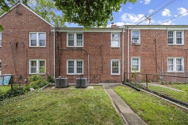 Building Photo - 6151 Chinquapin Pkwy