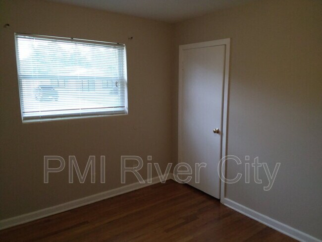 Building Photo - 2527 Emily Ln