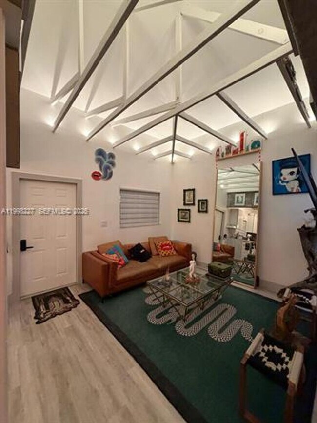 Building Photo - 455 NW 19th Ln