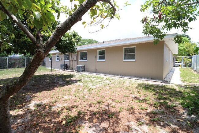 Building Photo - 1230 Amble Ln