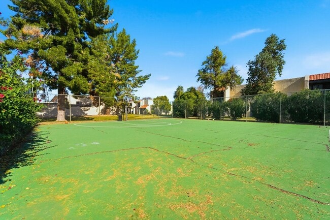 Building Photo - Beautiful 3-Bedroom Townhome in Northern Manor West