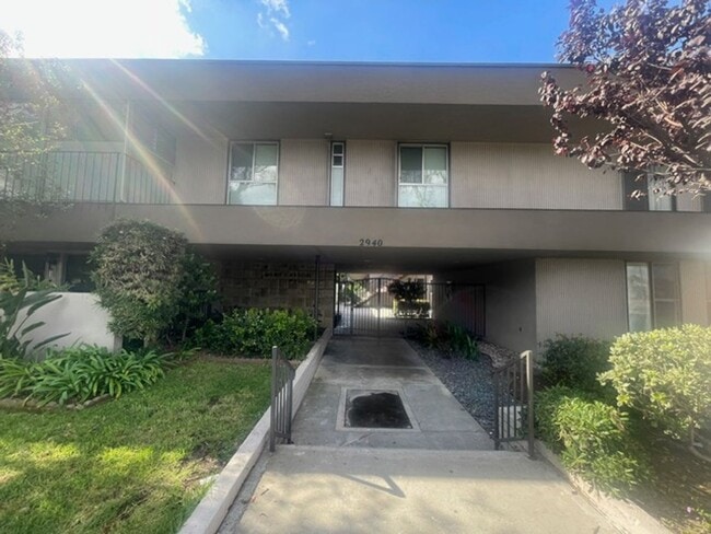 Building Photo - Spacious Torrance 2 Bed/2 Bath Condo with ...