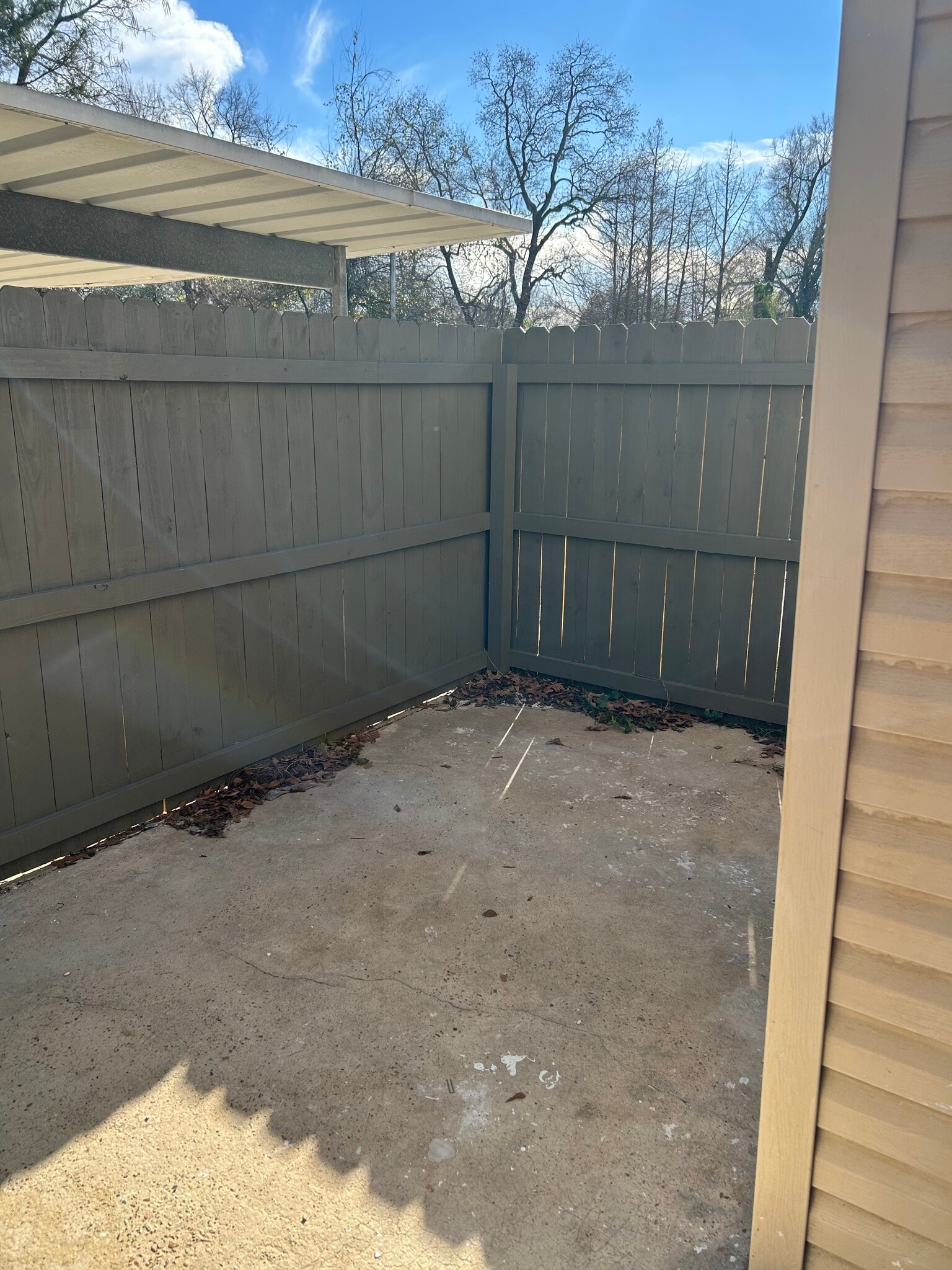 patio area - 1430 Erin Ave