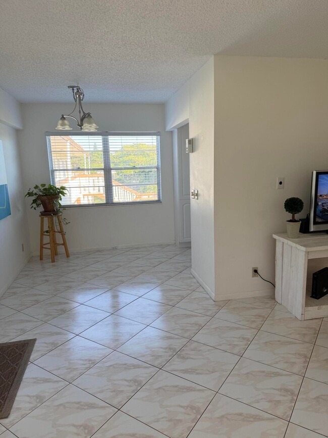 Building Photo - 332 Mansfield G