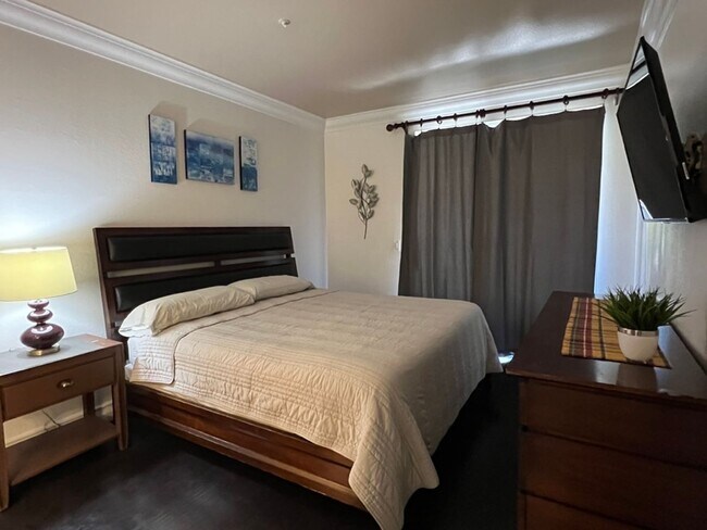 Building Photo - Meridian Unique 2/Bd 2/Ba St Tropez Floor ...
