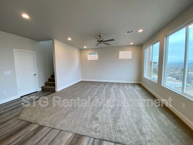 Building Photo - 438 N Stone Mountain Dr