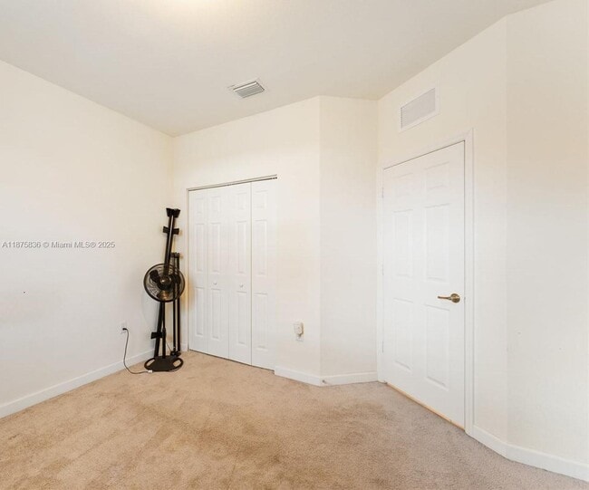Building Photo - 185 SE 34th Pl