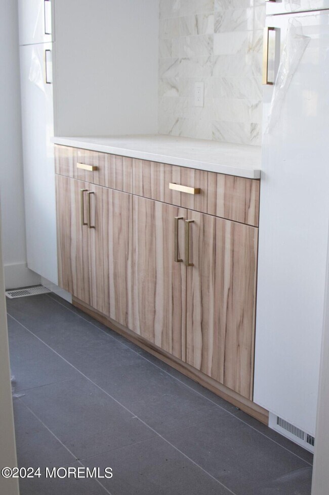 Building Photo - 255 Hollywood Ave