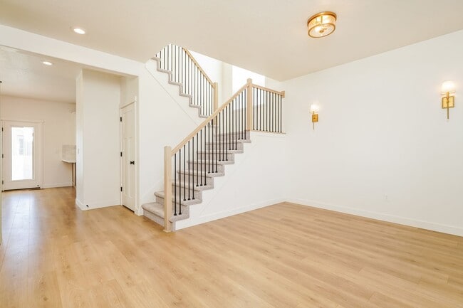 Building Photo - Spacious 4 Bed, 2.5 Bath Home with Central Air & 2-Car Garage! - Available NOW!