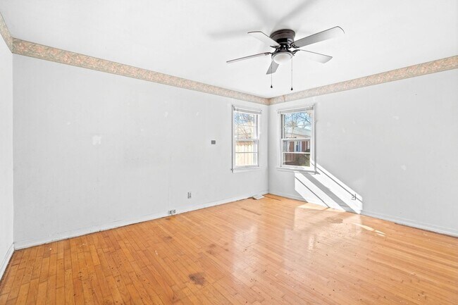 Building Photo - 2741 Clinton Cir