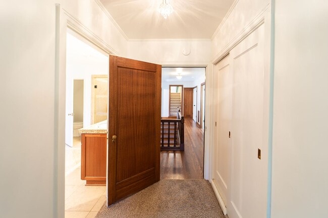 Building Photo - Luxurious Portland Heights home tucked away on a private street on nearly half an acre.