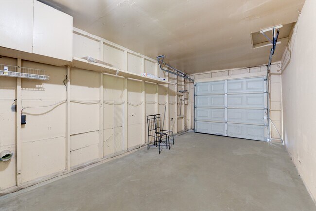 Building Photo - 5907 Nelwyn St