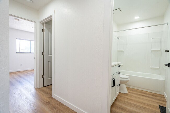 Building Photo - 3238-D 1/4 D 1/4 Rd