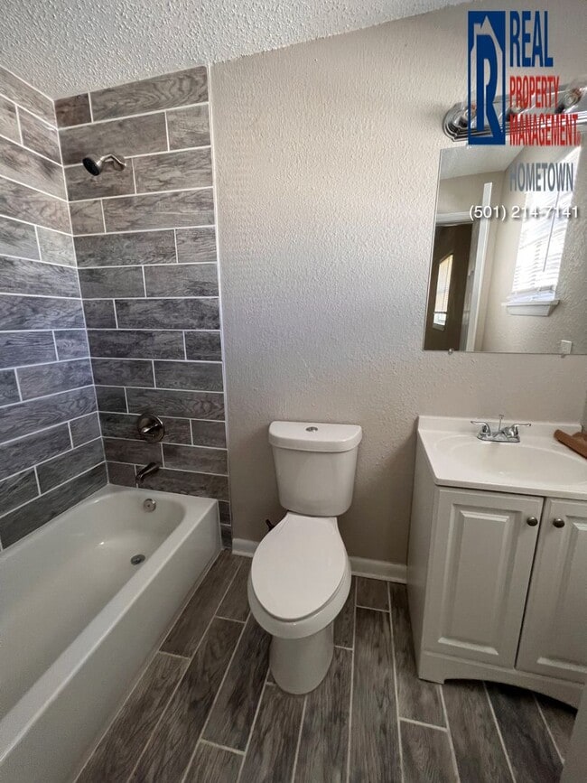 Building Photo - 300 N Bailey-