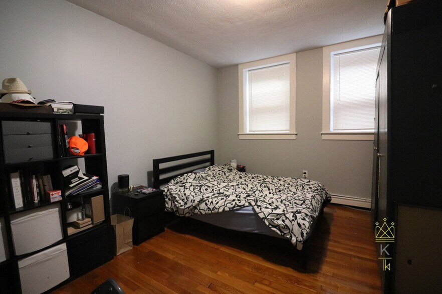 Building Photo - 136 Pleasant St