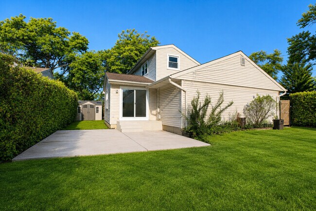 Building Photo - 697 Hickory Dr
