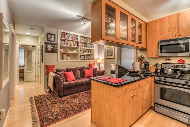 Building Photo - Two Bed Near Northeastern - No Fee