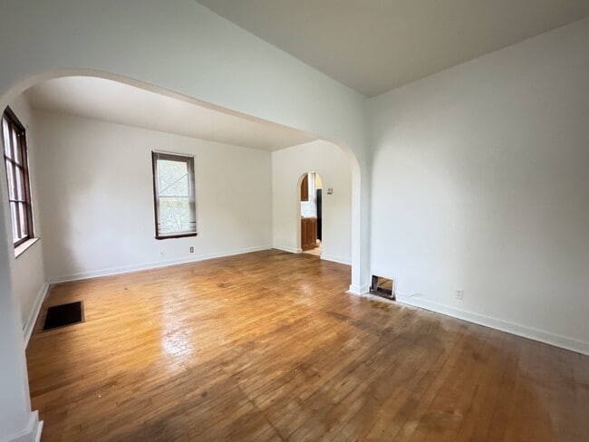 Building Photo - 365 E Schiller St