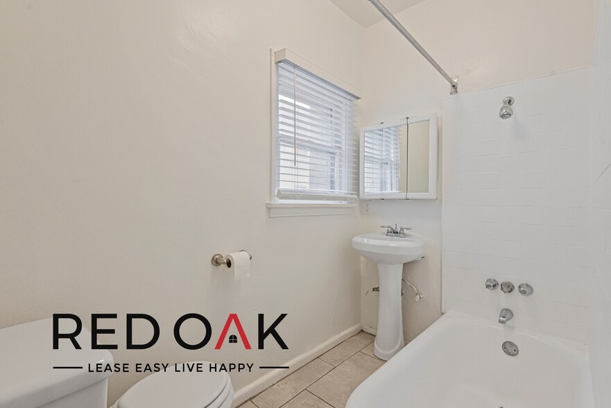 Building Photo - 1616 Normandie Ave