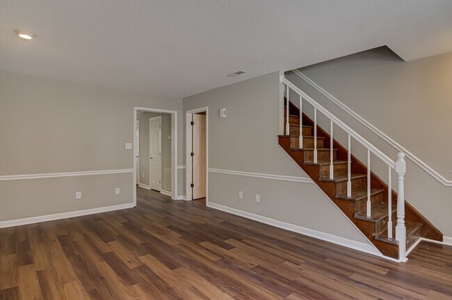 Building Photo - 828 Brickwood Ct