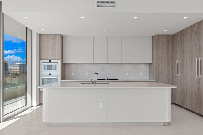 Building Photo - 200 Arkona Ct