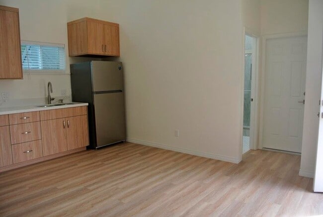 Building Photo - 1 Br/1 Ba ADU West of I-5! - Buena Vista