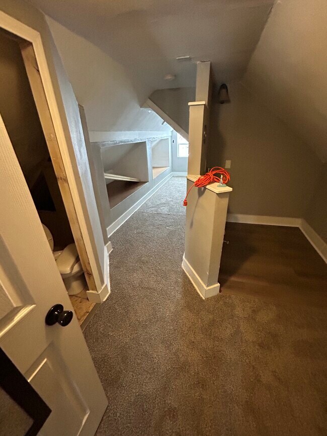 Building Photo - 829 10th St SW